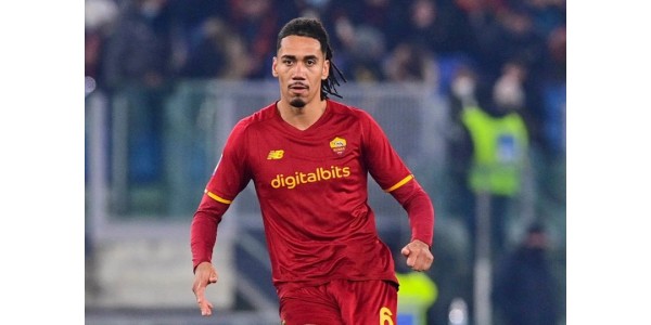 Roma krijgt kennis nadat Smalling de bal ontwijkt Roma krijgt kennis nadat Smalling de bal ontwijkt